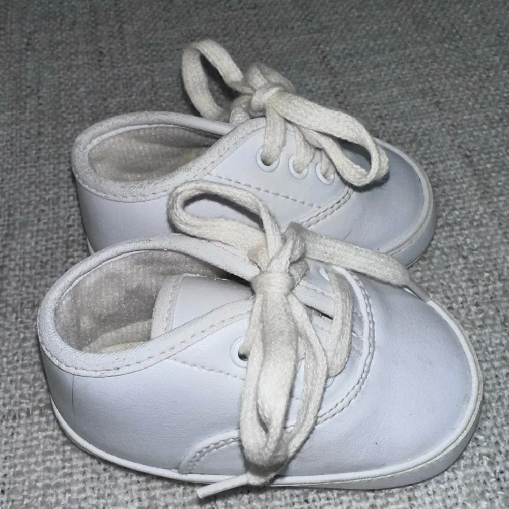 White Baby Crib Tennis Shoes Sneakers Leather Soft Sole Boy Girl Infant Size 1